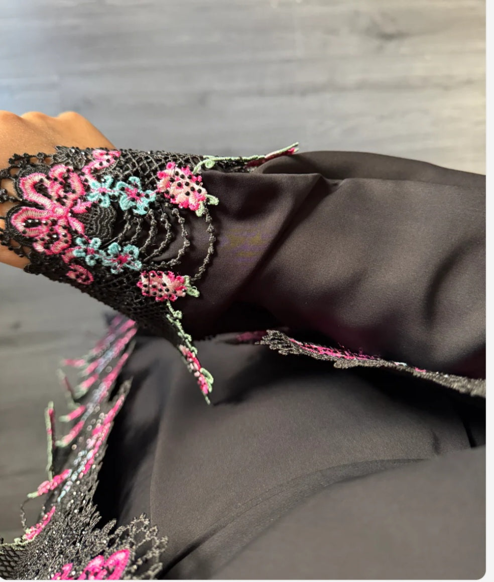 Rose Noir Abaya